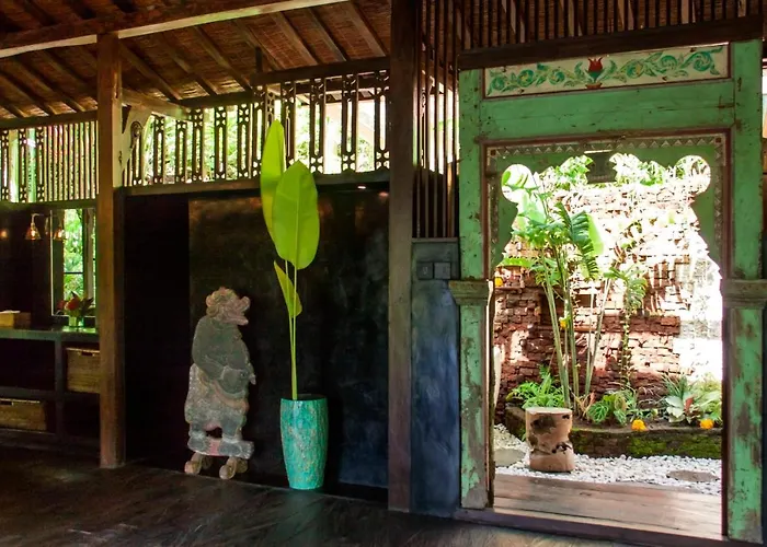 Villa Mahadevi 2 Jungle Retreat Joglo