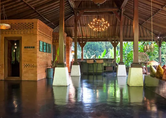 Villa Mahadevi 2 Jungle Retreat Joglo *