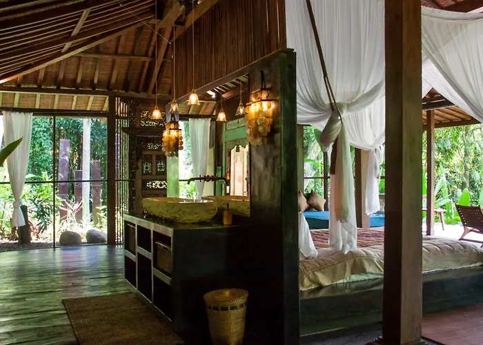 Villa Mahadevi 2 Jungle Retreat Joglo